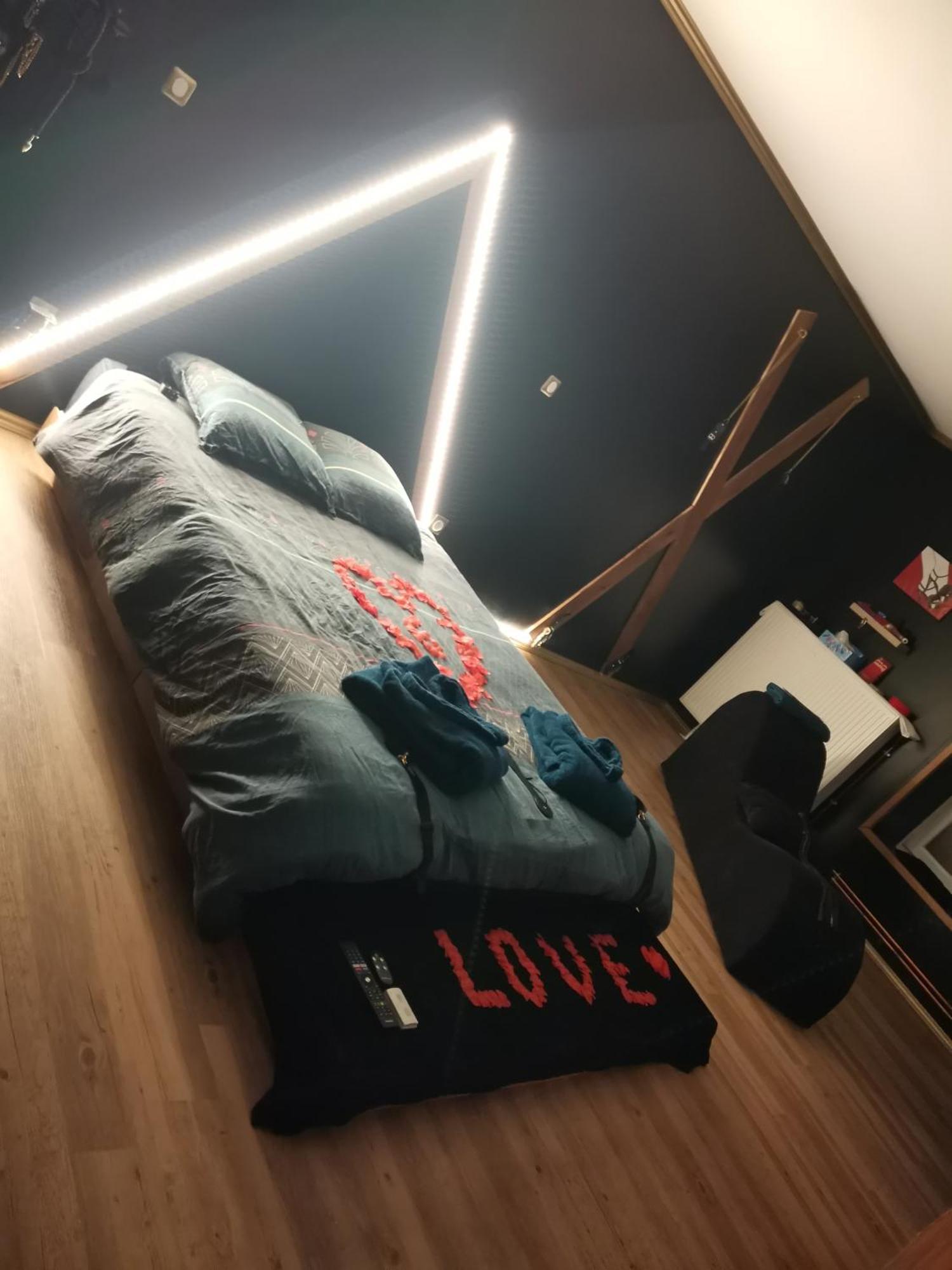 Love-room L'eden Du Desir