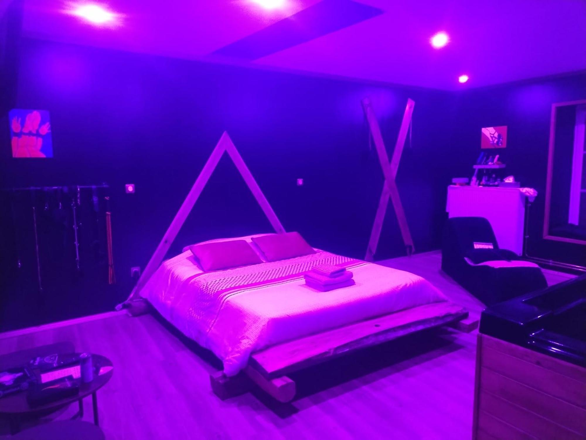Love-room L'eden Du Desir